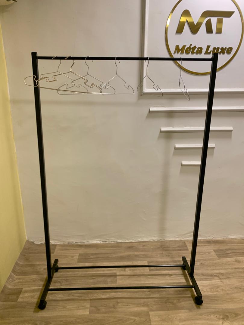 رف تنظيم الملابس العصري